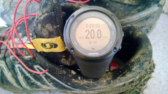 Salomon Speedcross 3 és Suunto Ambit2. Mindkettő felszereléssel nagyon meg vagyok elégedve.